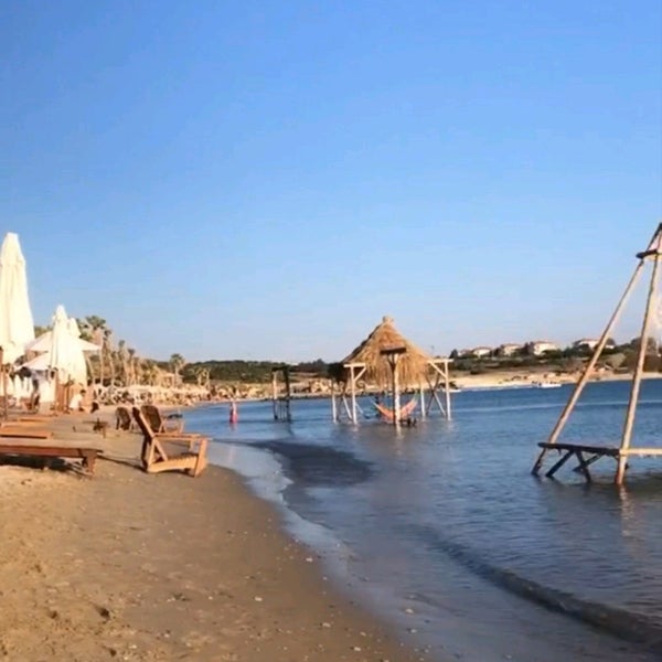 รูปภาพถ่ายที่ Boheme Beach โดย burç เมื่อ 8/10/2020