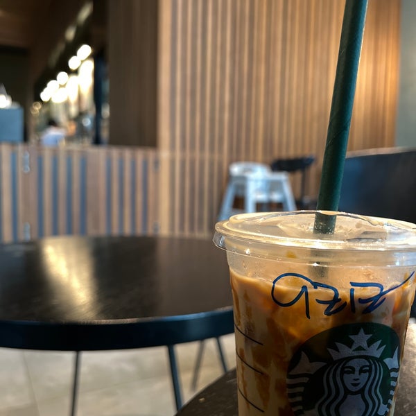 Photo taken at Starbucks by Abdulaziz 🌪 on 8/26/2022
