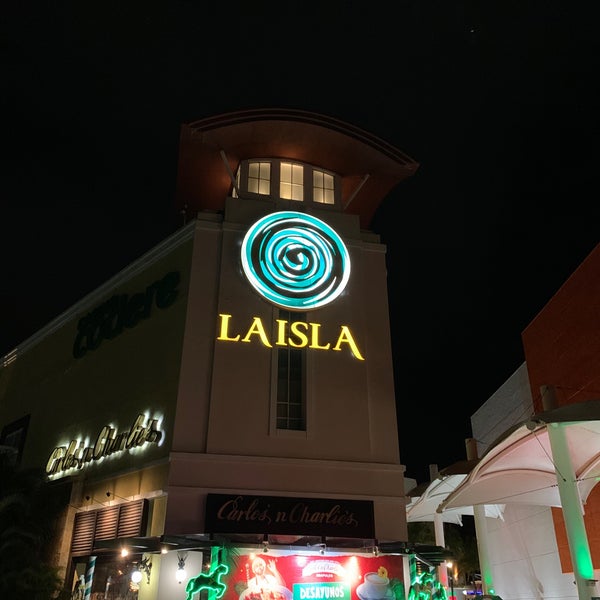 Foto diambil di La Isla Acapulco Shopping Village oleh Kevin V. pada 10/11/2021