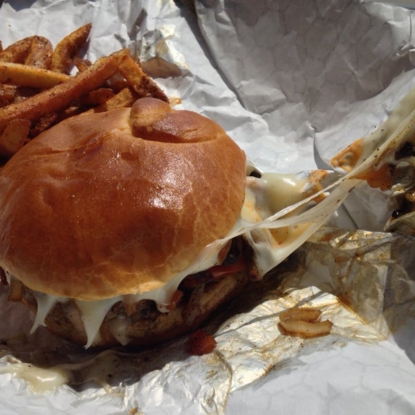 8/2/2014에 ash. a.님이 American Wild Burger에서 찍은 사진