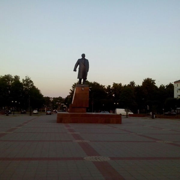 Площадь ленина одежда. Памятник ленину в орше. ленина 237.