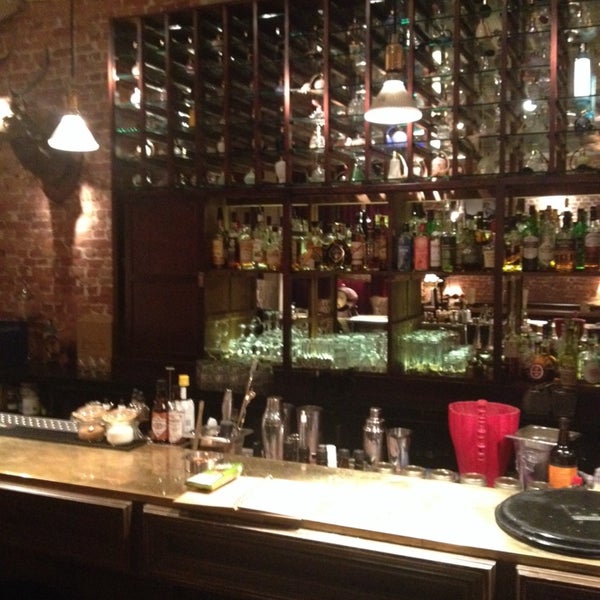 Снимок сделан в Josephine&#39;s Bar &amp; Restaurant пользователем Simon v. 10/13/2014