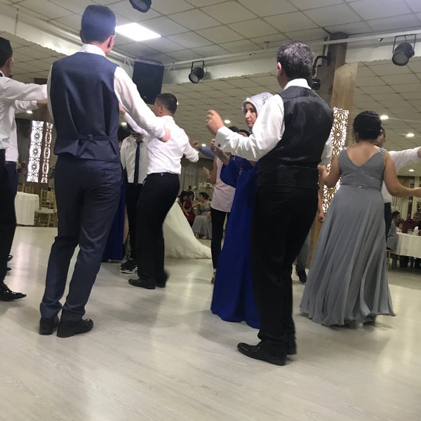 Foto tomada en Deda Düğün Salonları  por Sadık A. el 6/30/2019