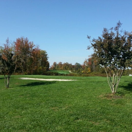 Foto diambil di The Osprey&#39;s Golf Club oleh Chris G. pada 10/20/2012