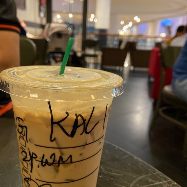 Foto scattata a Starbucks da KHALID™️ ♒. il 12/11/2019