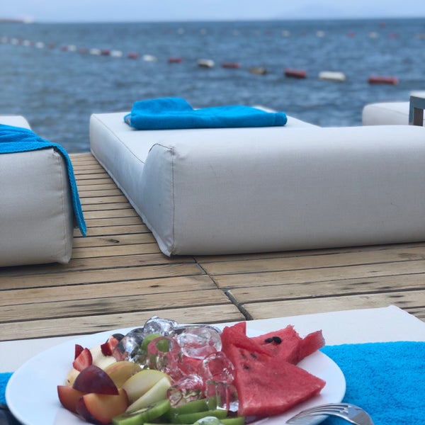 Baia Bodrum пляж понтон