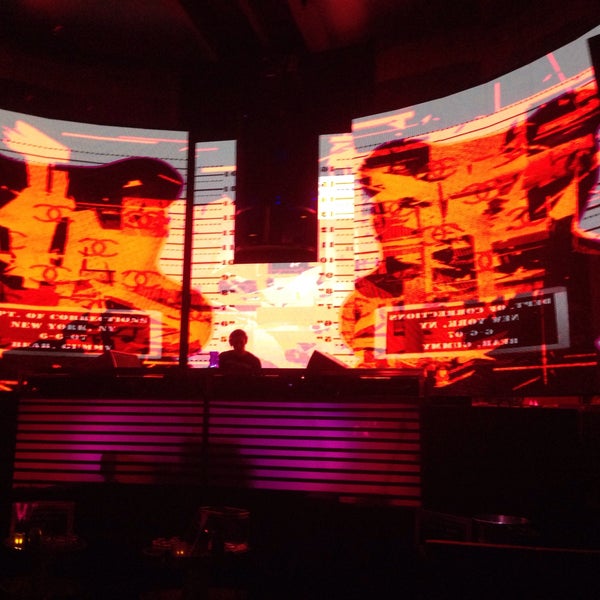 รูปภาพถ่ายที่ SET Nightclub โดย Jonathan M. เมื่อ 2/28/2015