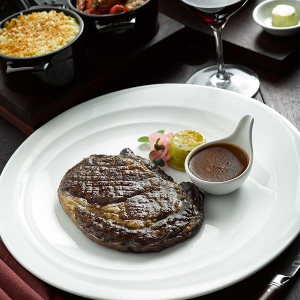 Graduates get a 250g U.S. choice rib eye steak with two side dishes for free when you dine in with a group of 2-5 persons starting this March 15 until April 30.