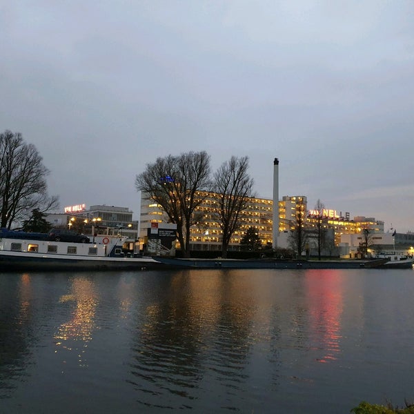 3/23/2020 tarihinde Ome H.ziyaretçi tarafından Van Nelle Fabriek'de çekilen fotoğraf