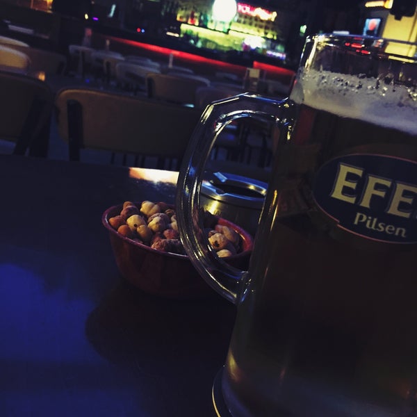 Снимок сделан в Arasta Bar &amp; Restaurant пользователем Uğur Ö. 4/12/2015