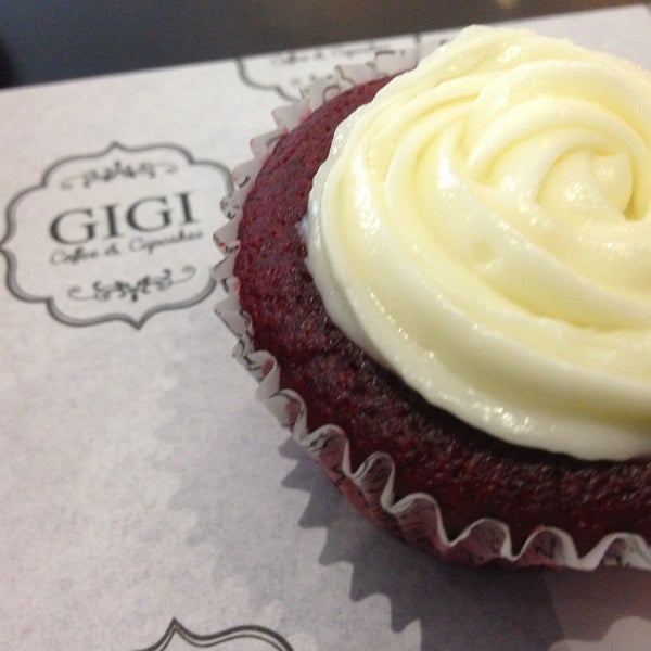 Photo prise au GIGI Coffee &amp; Cupcakes par Cai A. le4/12/2013