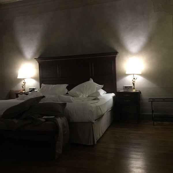 Foto tirada no(a) Palazzo Donizetti Hotel por Serel S. em 5/5/2019