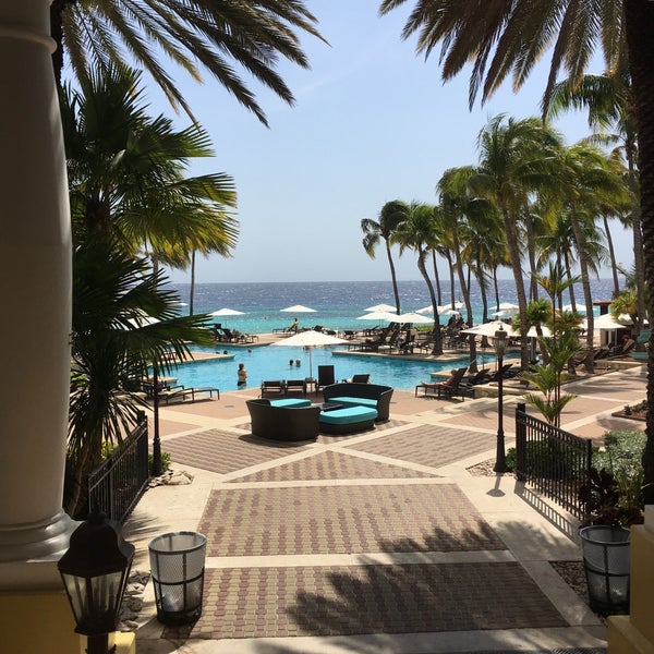 Foto diambil di Curaçao Marriott Beach Resort &amp; Emerald Casino oleh Chris R. pada 3/4/2016