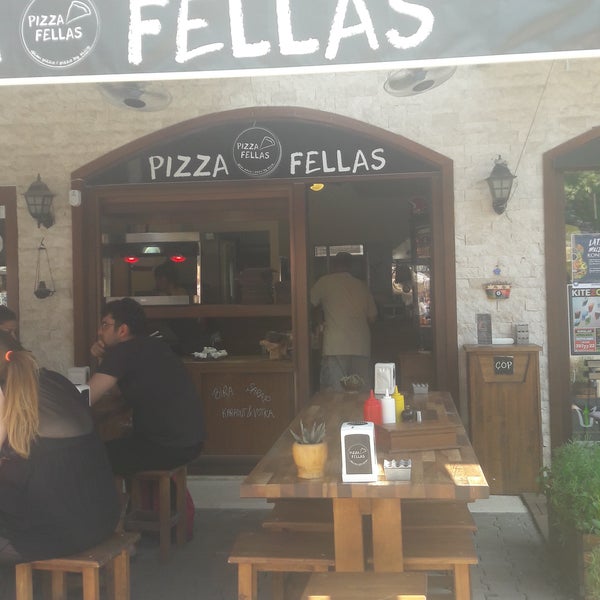 7/21/2017 tarihinde Ayça E.ziyaretçi tarafından Pizza Fellas'de çekilen fotoğraf
