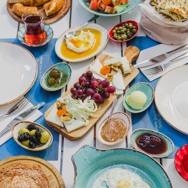 Foto scattata a Deniz Restaurant &amp; Cafe da Erim B. il 1/3/2019