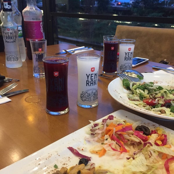 Foto tomada en Local VIP Restaurant  por Cihan Özen el 6/30/2018