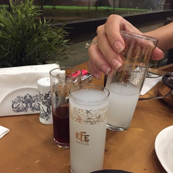 Foto tomada en Local VIP Restaurant  por Cihan Özen el 7/28/2018
