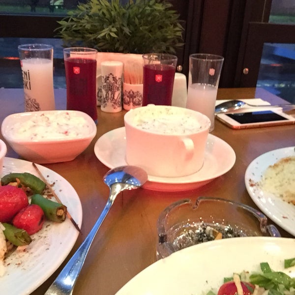 Foto tomada en Local VIP Restaurant  por Cihan Özen el 6/23/2018