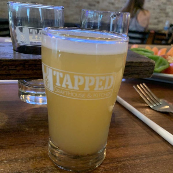 Photo taken at Tapped DraftHouse &amp; Kitchen - Spring by Jeff C. on 9/25/2022