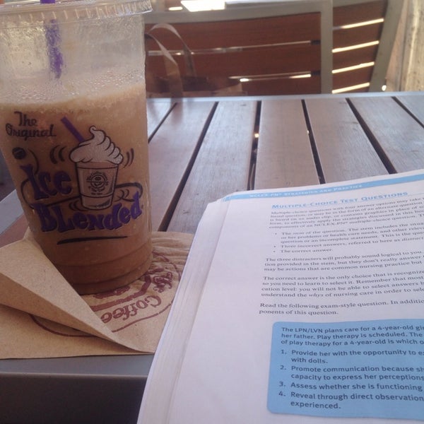 Photo taken at The Coffee Bean &amp; Tea Leaf by Eve B. on 7/4/2014