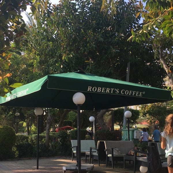 Foto diambil di Robert&#39;s Coffee oleh İpek Ç. pada 5/25/2019