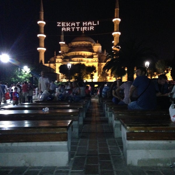 Foto diambil di Tarihi Sultanahmet Köftecisi oleh Hasan A. pada 7/28/2013