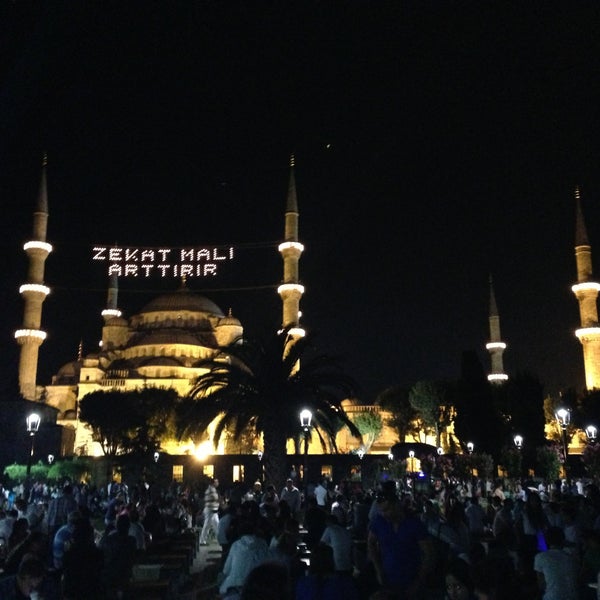 รูปภาพถ่ายที่ Tarihi Sultanahmet Köftecisi โดย Hasan A. เมื่อ 7/28/2013