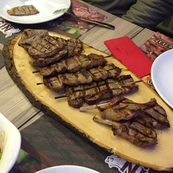 Das Foto wurde bei NİŞET KASAP Steakhouse von Hakan K. am 12/25/2014 aufgenommen
