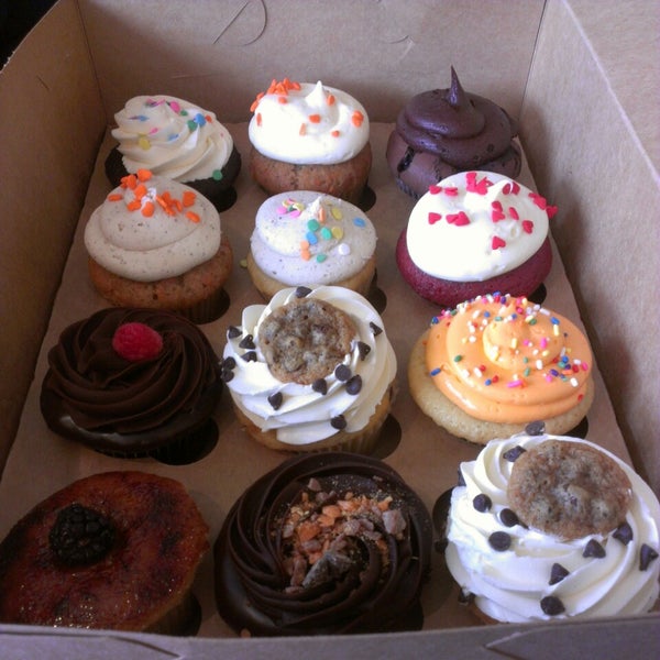 Das Foto wurde bei Molly&#39;s Cupcakes von Jamie H. am 4/19/2013 aufgenommen