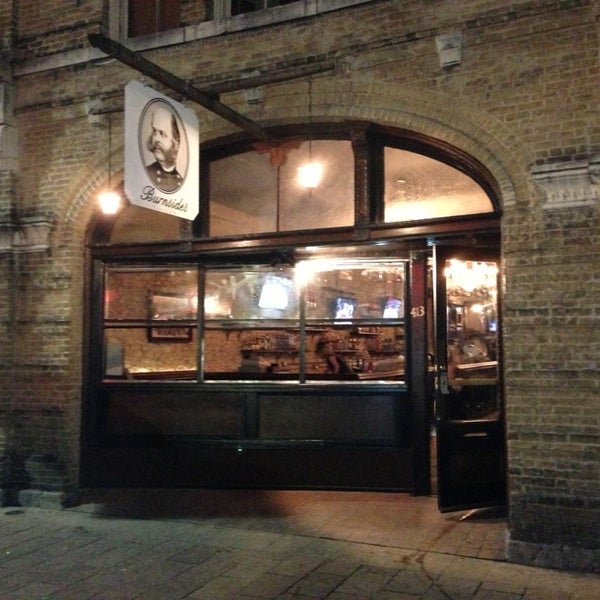 2/15/2013 tarihinde Russellziyaretçi tarafından Burnside&#39;s Tavern'de çekilen fotoğraf