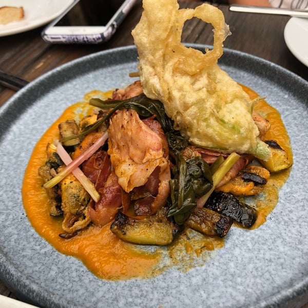 4/26/2019 tarihinde Casey S.ziyaretçi tarafından Commonwealth Restaurant &amp; Skybar'de çekilen fotoğraf