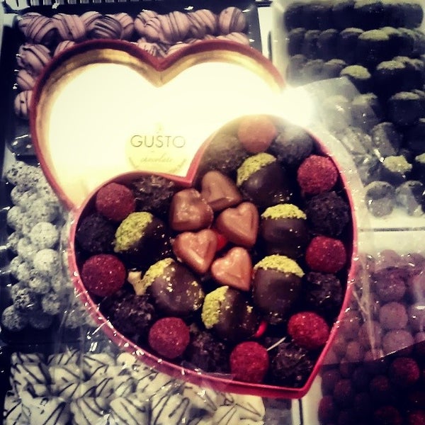Foto diambil di Gusto Chocolate oleh Firat K. pada 2/12/2014