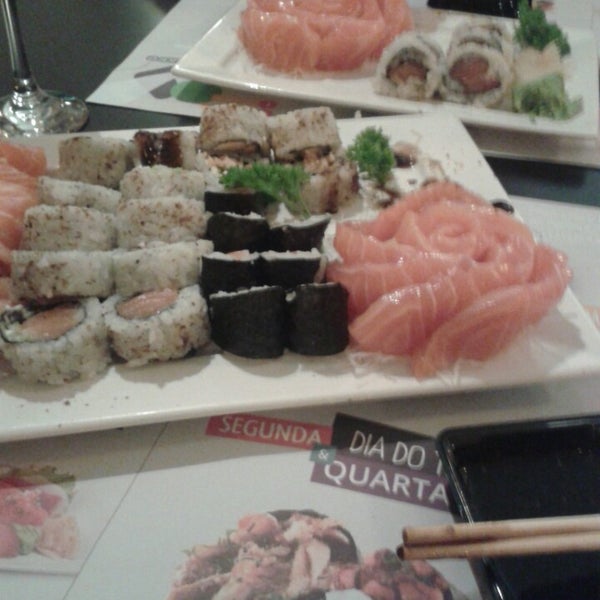 Foto tirada no(a) Oshi Sushi por Simoninha F. em 4/12/2014