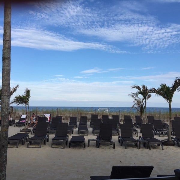 รูปภาพถ่ายที่ Sea Shell Resort and Beach Club โดย Adrienne P. เมื่อ 7/13/2015