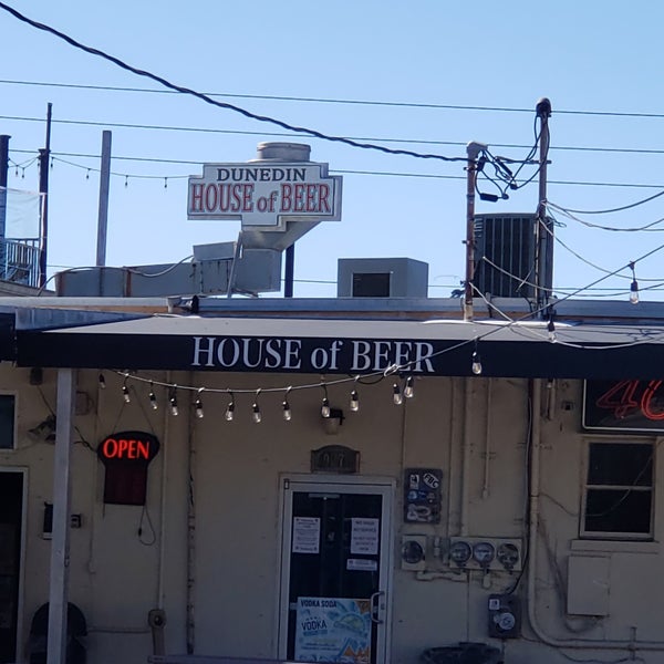 Photo taken at Dunedin House of Beer by William M. on 1/30/2021