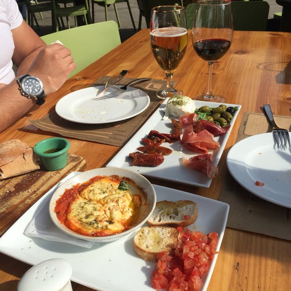 8/20/2016 tarihinde Carol B.ziyaretçi tarafından Trattoria Rita'de çekilen fotoğraf