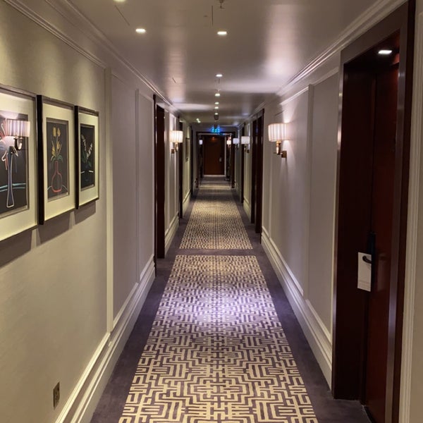 Foto diambil di London Marriott Hotel Park Lane oleh Mo pada 7/9/2022
