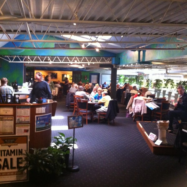 4/21/2013 tarihinde anna h.ziyaretçi tarafından Mustard Seed Market &amp; Café'de çekilen fotoğraf
