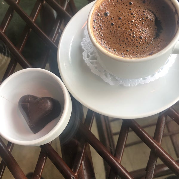 Photo taken at Robert&#39;s Coffee by Umut . on 4/22/2019