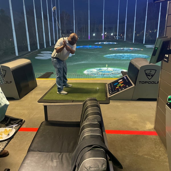 Foto diambil di Topgolf oleh Sean R. pada 12/1/2021