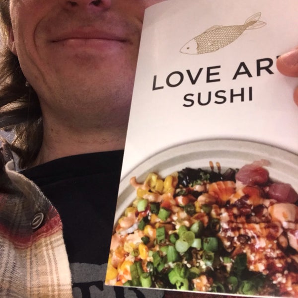 Снимок сделан в Love Art Sushi пользователем Andrew S. 5/24/2019