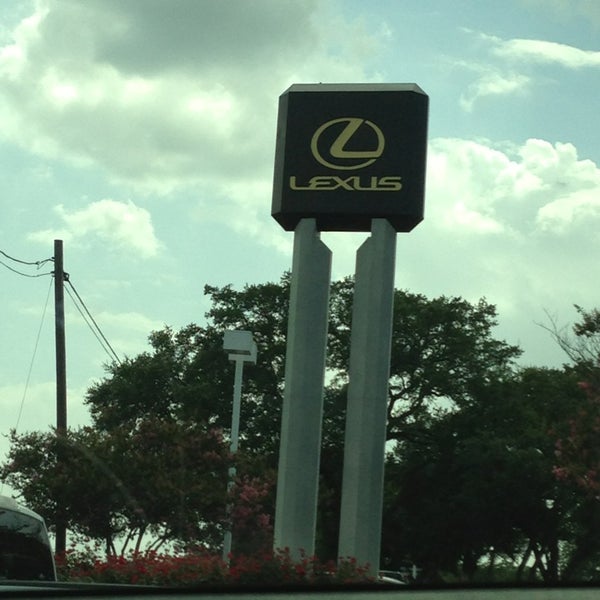 6/18/2013にPaulがLexus of Austinで撮った写真