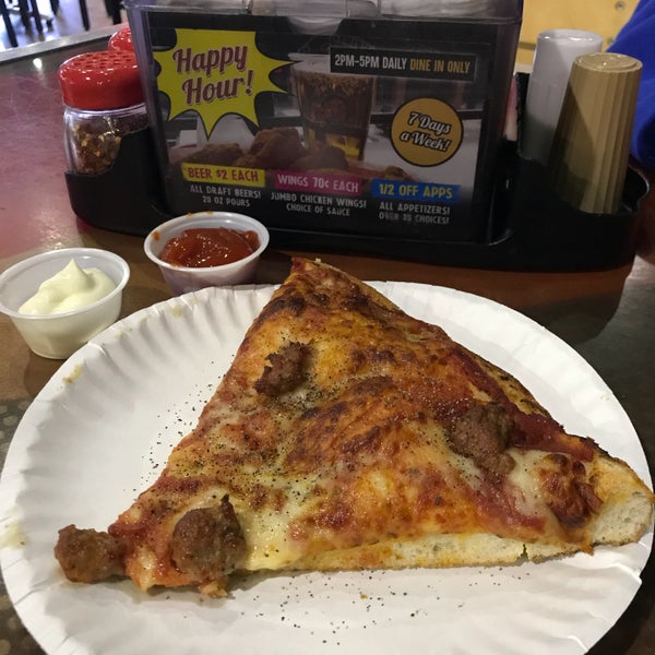 Foto scattata a Pizza Shuttle da Supreeya K. il 7/5/2018