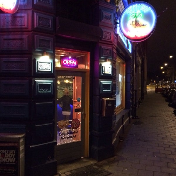 Photo prise au Coffeeshop IBIZA Amsterdam par Coffeeshop IBIZA Amsterdam le12/25/2013