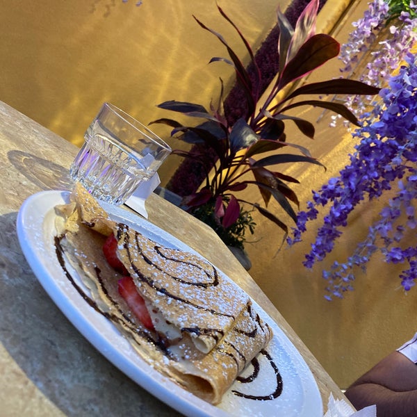 Photo taken at Crepes n&#39; Crepes by Saleh on 9/12/2020