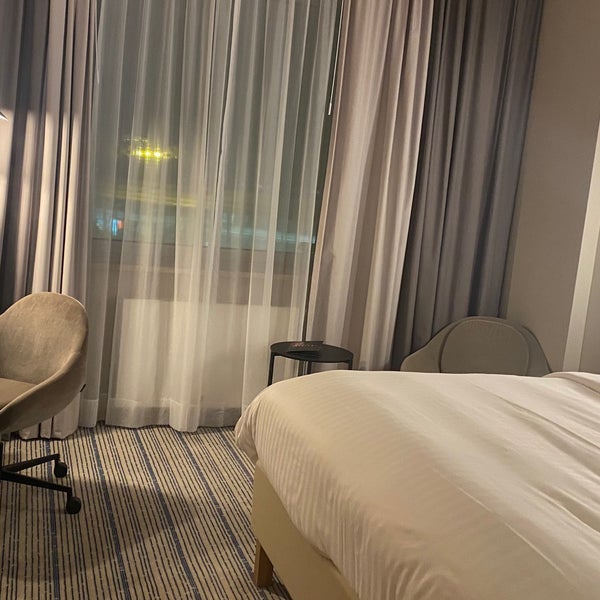 Very comfortable hotel next to Chopin Airport.
