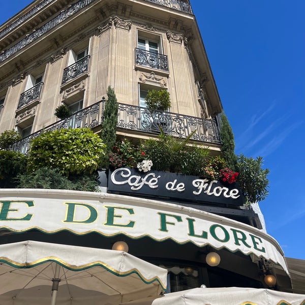 รูปภาพถ่ายที่ Café de Flore โดย L เมื่อ 4/10/2024