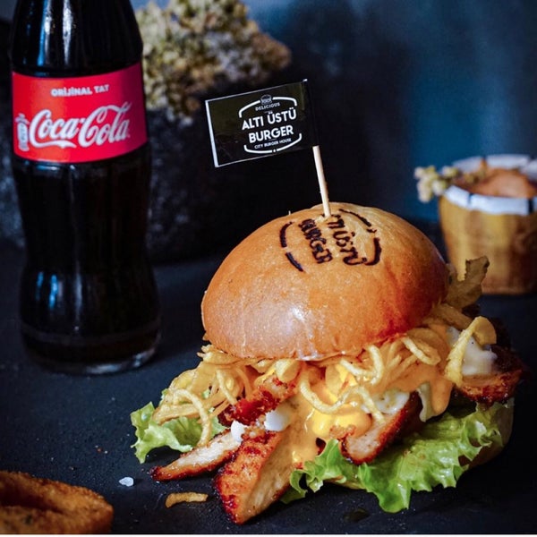 Foto Di Alti Ustu Burger Locale Per Hamburger In Canakkale