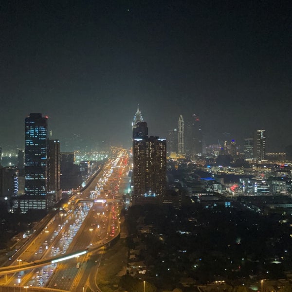 รูปภาพถ่ายที่ Fraser Suites Dubai โดย THAMER o. เมื่อ 11/1/2021