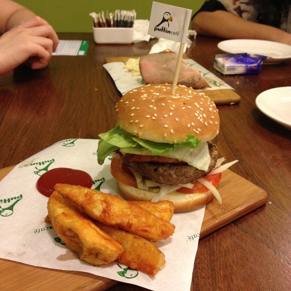 Чтец puffin cafe кто это. Паффин кафе. Паффин кафе кто читает. Puffin cafe кто это. Паффин кафе кто читает.